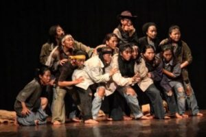 Naskah Drama Bayi yang Tertawa